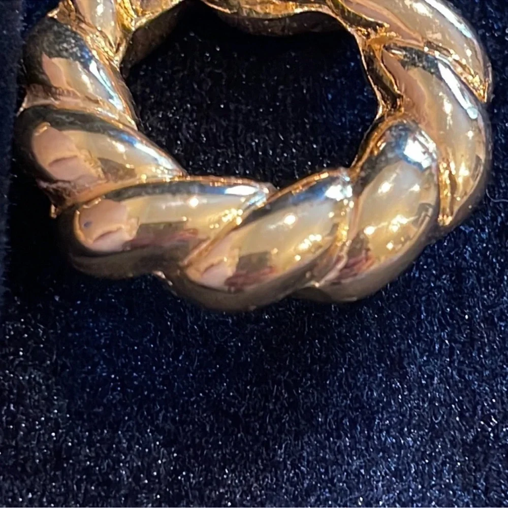 Avon Gold Vintage Twisted Hoop clip on Earrings